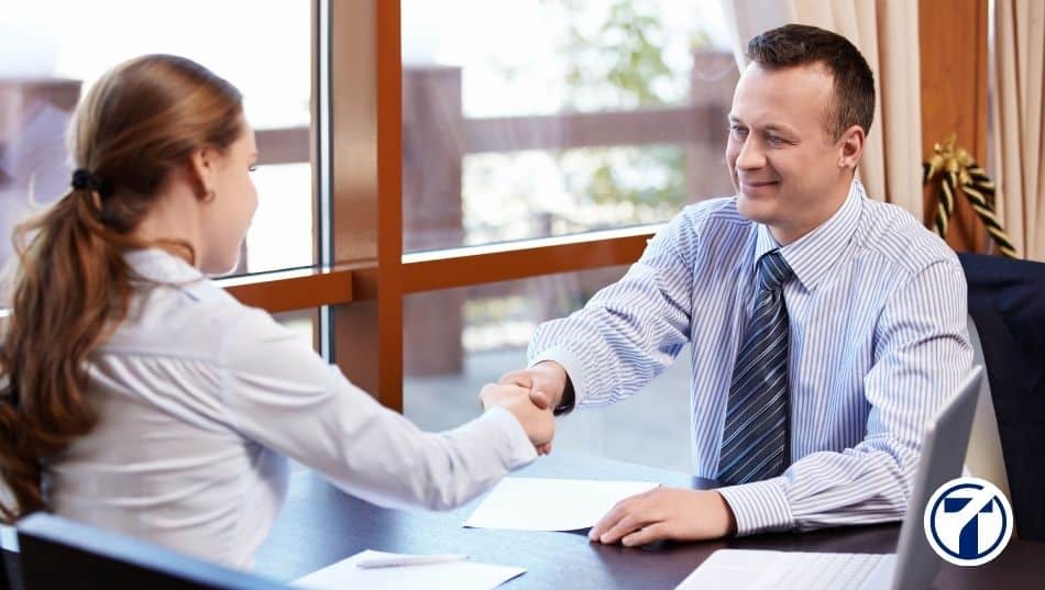 ¿Cuál es la responsabilidad de los socios de una sociedad?