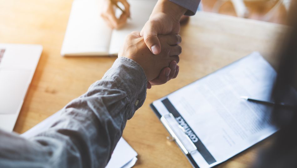 ¿Cómo vender participaciones de una S.L a tu socio?