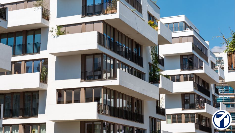 ¿Puede una comunidad de propietarios contratar personal?