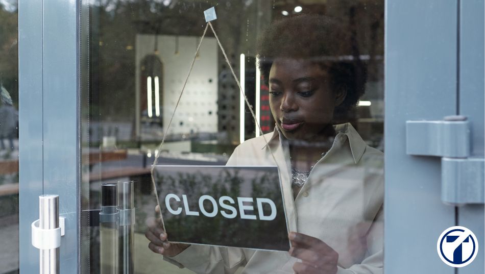 ¿Si cierro mi negocio tengo derecho a paro?